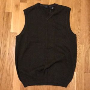 Men’s Small Van Heusen vest,